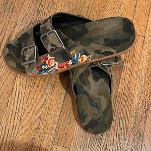 Johnny Was Birkenstock style slide sandals. Camo/floral design. Size 10.